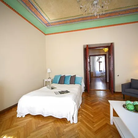Cracow Old City Apartments - Friendhouse Daire *